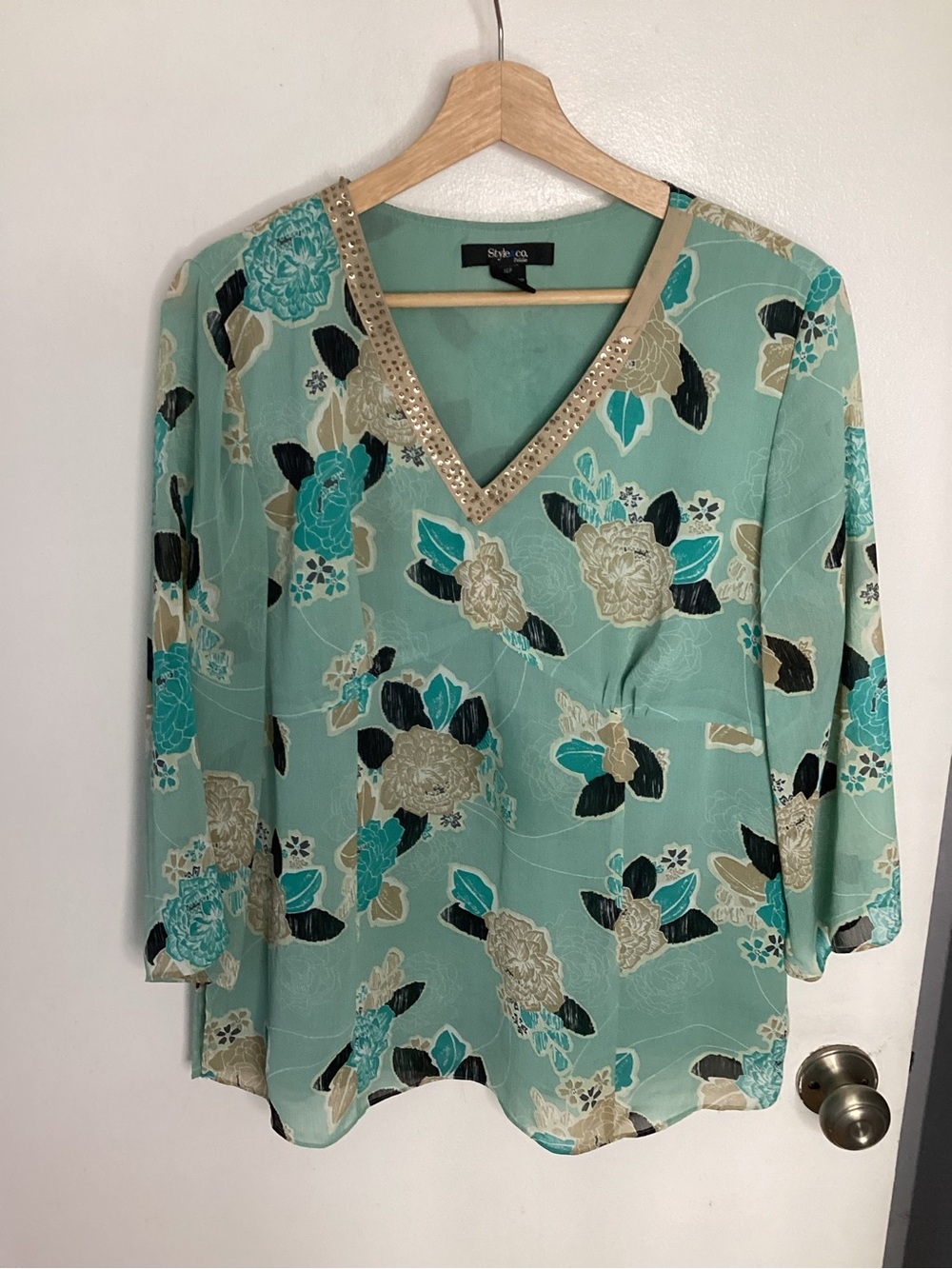 Style & Co. Mint Floral V-Neck Tunic with Gold Beaded Trim 16P